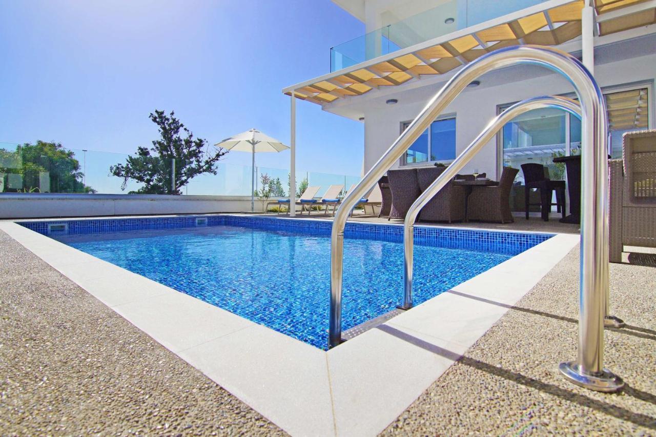 Villa Napa View Айя Напа Екстериор снимка